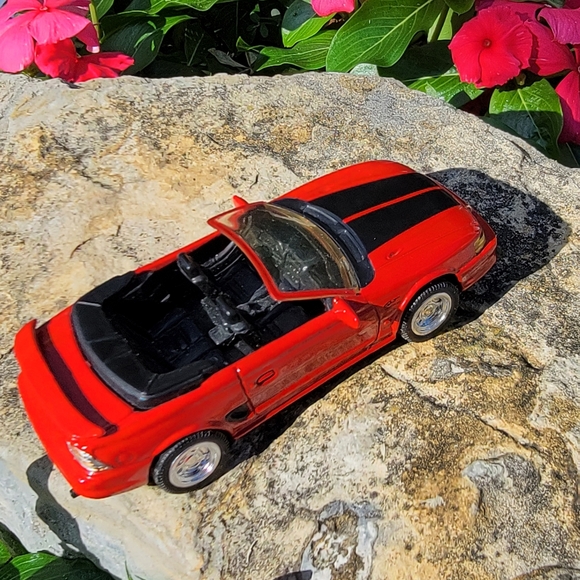 NEW RAY ♡ Red w/Black Racing Stripes 1994 Ford Mustang GT Convertible 1:43 Scale - Picture 6 of 14
